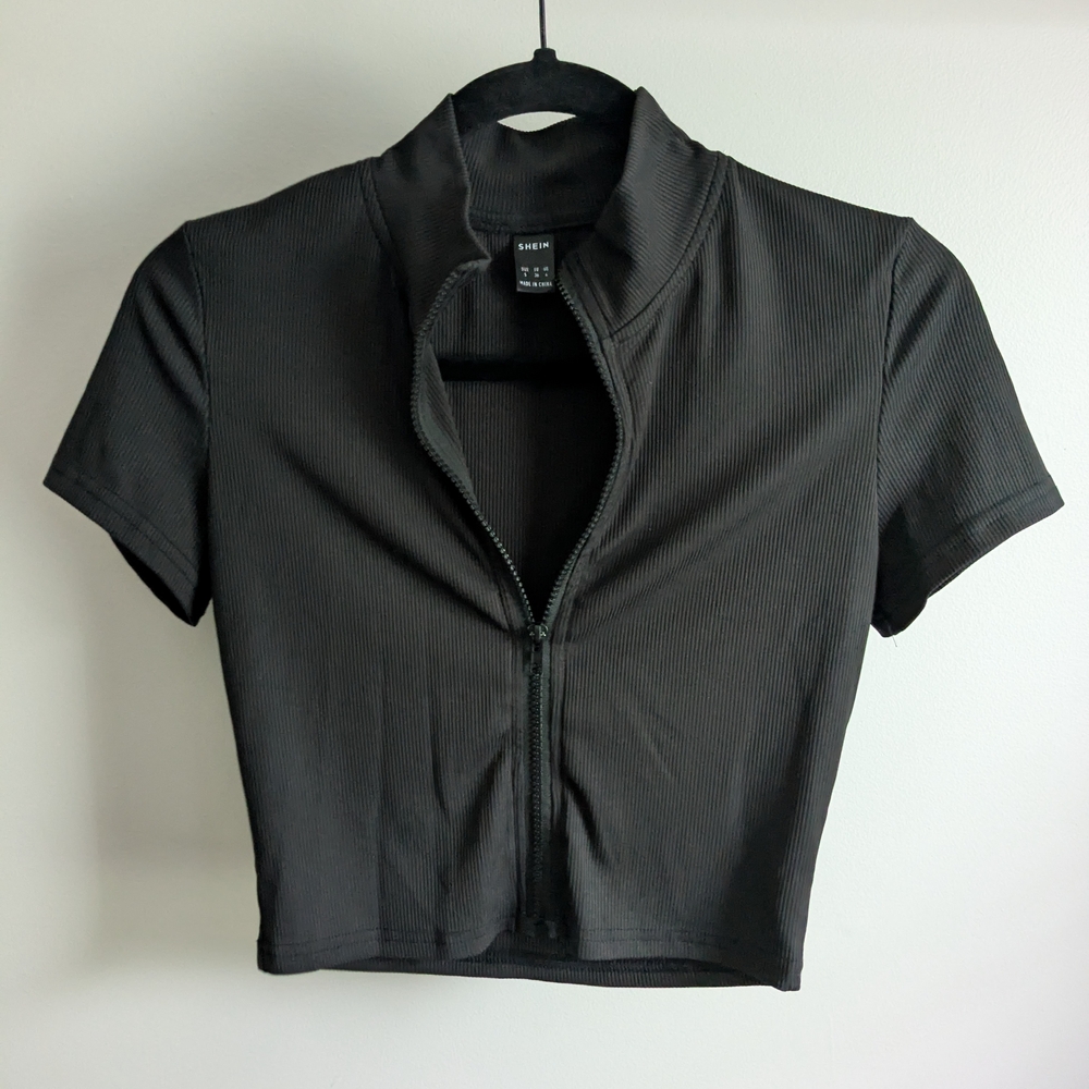 SHEIN Black Fitted Crop Top with Mandarin Collar